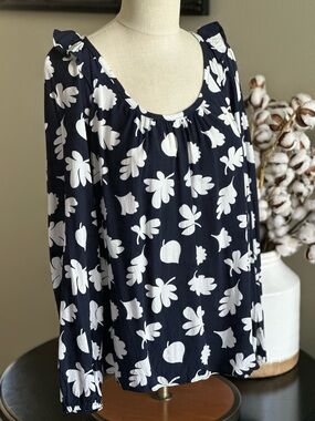 LOFT Navy and White Floral Peasant Top -L